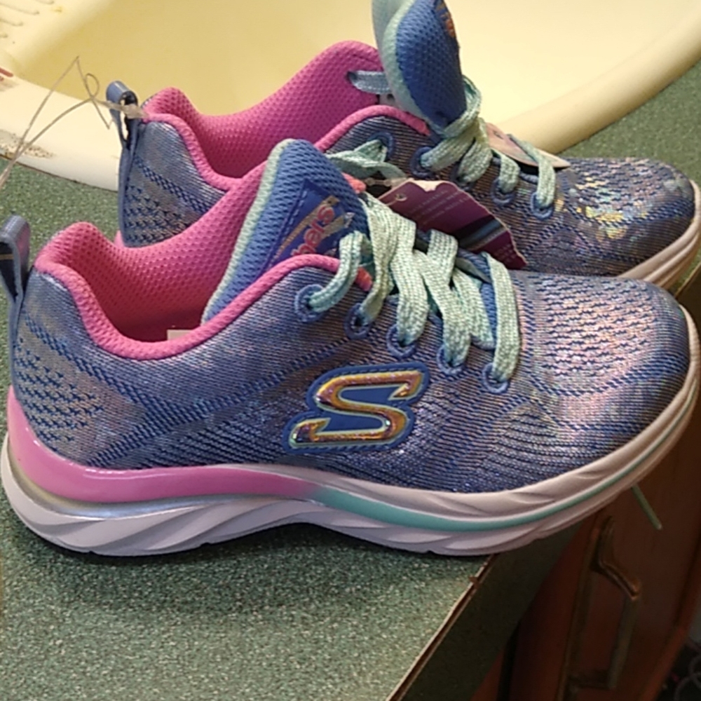 Sketchers children tennis shoes